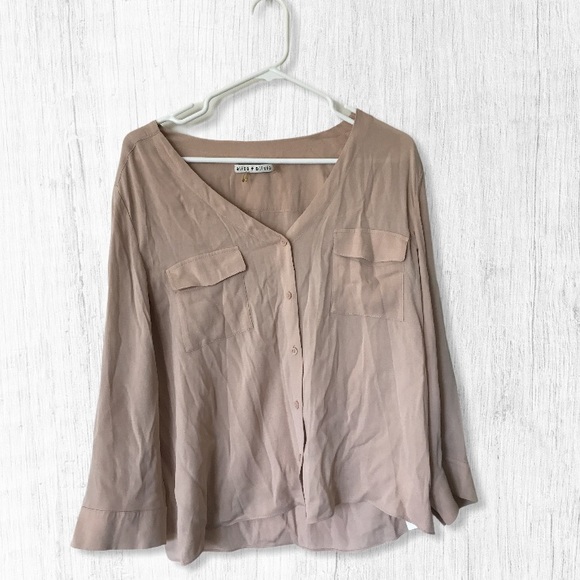 Alice + Olivia Tops - Alice + Olivia Blush Button Down